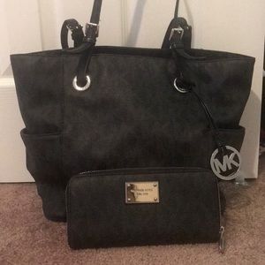 Michael Kors monogram set